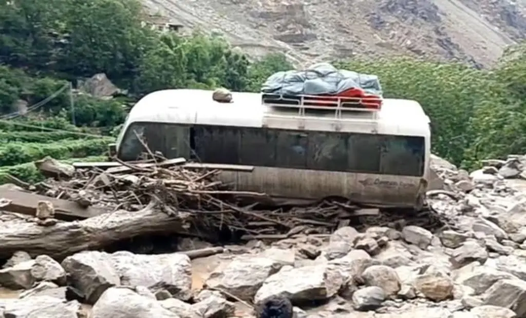 Flash Floods and Landslides Disrupt Travel in Pakistan’s North