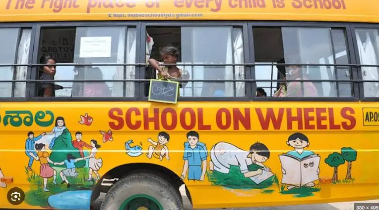 Maryam Nawaz Launches School & Library on Wheels in Punjab