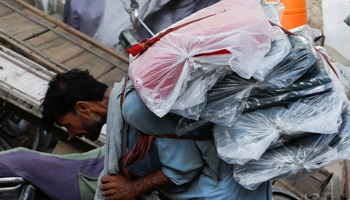 Pakistanis Blame Centre for Unfair Resources Distribution Survey 2025