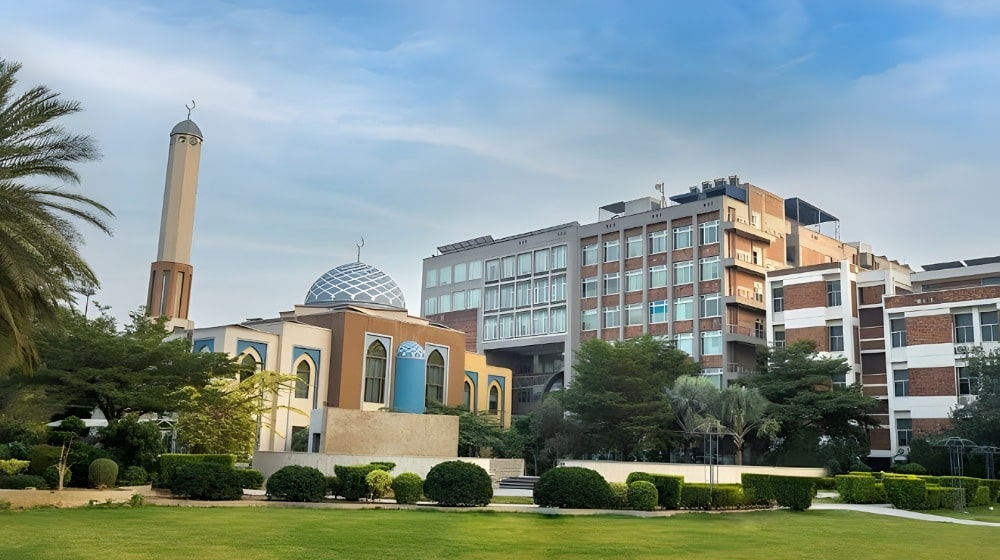 Lahore university is to be administered in full educational lessons