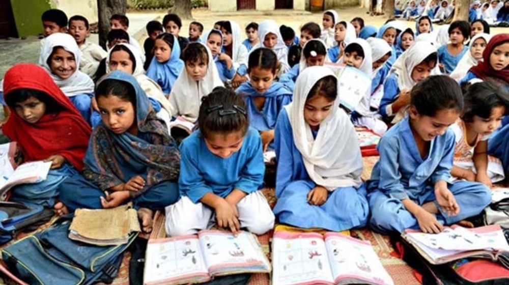 Punjababa in the payment for students to students in the uniforms