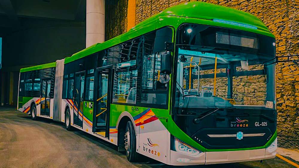4 Electric Buses in Faisalabad Make accidents shortly after the inauguration