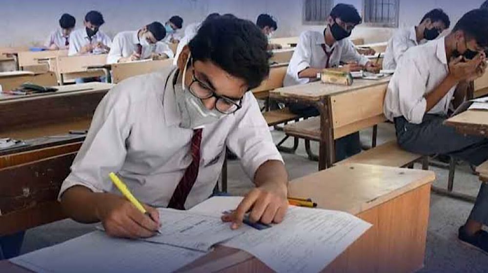 Education to enter the hands in checking skills by sign-sign
