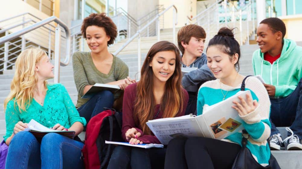 UAAndize the Payment Payments pay for Expat Students with the notifications and sign